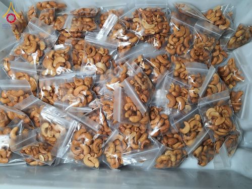 ภาพ No.197952:สาธุชนถวายภัตตาหารเป็นสังฆทาน แด่พระธรรมยาตรา ณ วัดโบสถ์(บน) ตำบลบางคูเวียง อำเภอบางกรวย จังหวัดนนทบุรี ในโครงการธรรมยาตรา กตัญญูบูชา มหาปูชนียาจารย์ พระมงคลเทพมุนี(สด จนฺทสโร) พระผู้ปราบมาร อนุสรณ์สถาน 7 แห่ง ปีที่ 13 วันที่ 19 มกราคม พ.ศ. 2568