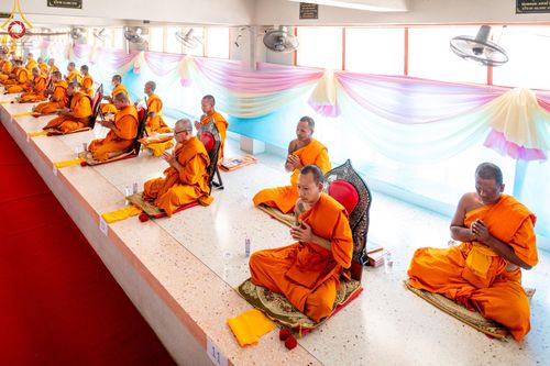 ภาพ No.200516:พิธีทอดผ้าป่าทำนุบำรุงศาสนสถาน ณ วัดรางกำหยาด ตำบลบางภาษี อำเภอบางเลน จังหวัดนครปฐม ในโครงการธรรมยาตรา กตัญญูบูชา มหาปูชนียาจารย์ พระมงคลเทพมุนี(สด จนฺทสโร) พระผู้ปราบมาร อนุสรณ์สถาน 7 แห่ง ปีที่ 13 วันที่ 22 มกราคม พ.ศ. 2568