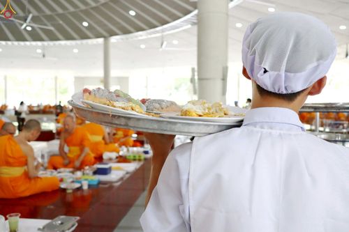 ภาพ No.230443:วันที่ 28 มิถุนายน พ.ศ. 2568 พิธีถวายภัตตาหารเมนูสวรรค์ เพื่อการบรรลุธรรม ณ หอฉันคุณยายอาจารย์ฯ วัดพระธรรมกาย