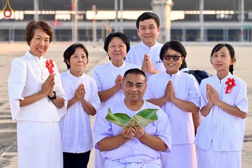 ภาพ No.180018:พิธีปลงผมนาคธรรมทายาท ในโครงการอุปสมบทหมู่ บูชาธรรมมหาปูชนียาจารย์ (ศูนย์อบรมวัดพระธรรมกาย) วันที่ 1 ธันวาคม พ.ศ. 2567 ณ ลานธรรมหารัตนวิหารคด วัดพระธรรมกาย จ.ปทุมธานี