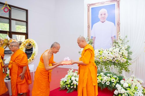 ภาพ No.314508:วันศุกร์ที่ 20 มีนาคม พ.ศ. 2569 พิธีบำเพ็ญกุศล คุณพ่อณรงค์ จินตมากุล โยมบิดา พระครูปลัดรัตนวีรวัฒน์ (รังสฤษดิ์ อิทฺธิจินตโก) ที่ปรึกษาเจ้าคณะจังหวัดปทุมธานี เจ้าอาวาสวัดพระธรรมกาย  ณ ห้องปลูกศรัทธา 2 วัดพระธรรมกาย ปทุมธานี