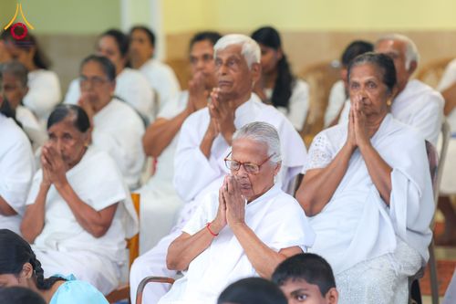 ภาพ No.317780:วันที่ 1 เมษายน พ.ศ. 2569 พิธีสวดธัมมจักกัปปวัตตนสูตรนานาชาติ ในวันพระใหญ่ ขึ้น 15 ค่ำ เดือน 5 (Poya Day)  ณ ศรีธรรมนันทะปิริเวนะ เเละ  วัดวิมลวิหาร นาวละ ประเทศศรีลังกา