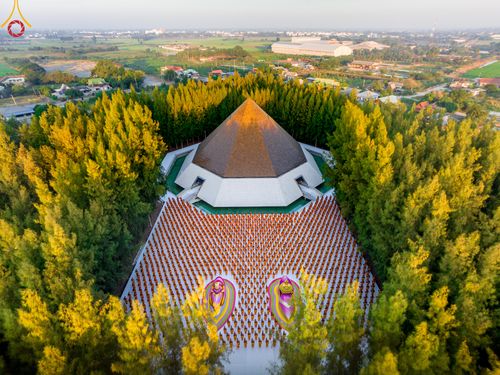 ภาพ No.106259:พระธรรมยาตราร่วมปฏิบัติธรรม และถ่ายภาพหมู่ประวัติศาสตร์ ในโครงการธรรมยาตรากตัญญูบูชา มหาปูชนียาจารย์ พระมงคลเทพมุนี(สด จนฺทสโร) พระผู้ปราบมาร  อนุสรณ์สถาน 7 แห่ง ปีที่ 12  วันที่ 4 มกราคม พ.ศ. 2567  ณ อนุสรณ์สถานมหาวิหารพระมงคลเทพมุนี จ.สุพรรณบุรี