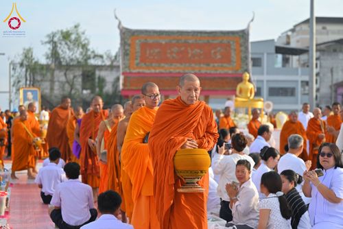 ภาพ No.284692:วันอาทิตย์ที่ 14 ธันวาคม พ.ศ.2568  พิธีทำบุญเมืองสุราษฎร์ธานี 110ปี และพิธีตักบาตรพระสงฆ์ 1,110 รูป  ณ บริเวณริมน้ำวัดกลาง (เก่า) ถนนบ้านดอน ตำบลตลาดใหม่ อำเภอเมือง จังหวัดสุราษฎร์ธานี