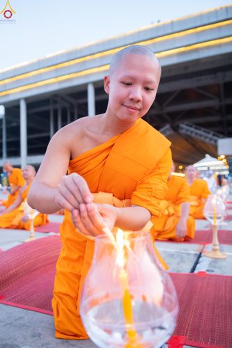 ภาพ No.307614:วันที่ 31 มกราคม พ.ศ. 2569 พิธีจุดประทีปธรรมถวายเป็นพุทธบูชา  และบูชาธรรมมหาปูชนียาจารย์ (ภาพชุดที่ 2) ณ วัดพระธรรมกาย ปทุมธานี ในโครงการธรรมยาตรา กตัญญูบูชา มหาปูชนียาจารย์ พระมงคลเทพมุนี(สด จนฺทสโร) พระผู้ปราบมาร อนุสรณ์สถาน 7 แห่ง ปีที่ 14