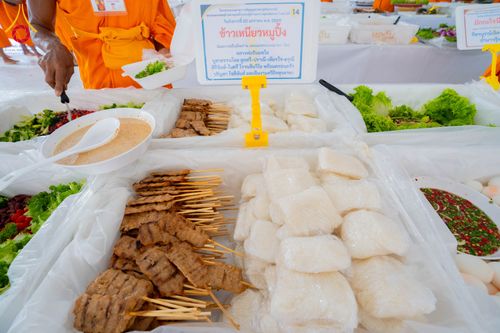 ภาพ No.298563:วันที่ 20 มกราคม พ.ศ. 2569 พิธีถวายภัตตาหารเป็นสังฆทาน แด่พระธรรมยาตรา ณ อนุสรณ์สถานบางปลา วัดบางปลา อำเภอบางเลน จังหวัดนครปฐม ในโครงการธรรมยาตรา กตัญญูบูชา มหาปูชนียาจารย์ พระมงคลเทพมุนี(สด จนฺทสโร) พระผู้ปราบมาร อนุสรณ์สถาน 7 แห่ง ปีที่ 14