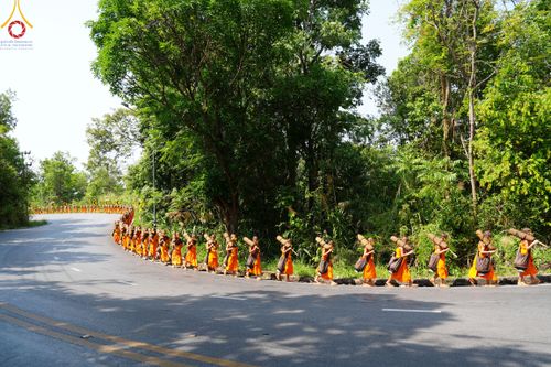 ภาพ No.81261:พระภิกษุ สามเณร วัดบ้านขุน  ธรรมยาตราฉลองแชมป์บาลี ของคณะสงฆ์ภาค 7 ประจำปี 2566 วันเสาร์ที่ 27 พฤษภาคม พ.ศ. 2566