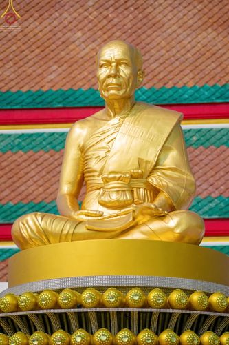 ภาพ No.71834:พิธีจุดประทีปถวายเป็นพุทธบูชา และบูชาธรรมมหาปูชนียาจารย์ ในโครงการธรรมยาตรากตัญญูบูชา มหาปูชนียาจารย์ พระมงคลเทพมุนี(สด จนฺทสโร) พระผู้ปราบมาร ปีที่ 11 ณ อนุสรณ์สถานลำดับที่ 3 สถานที่เกิดใหม่ในเพศสมณะ วัดสองพี่น้อง อ.สองพี่น้อง จ.สุพรรณบุรี วันที่ 17 มกร