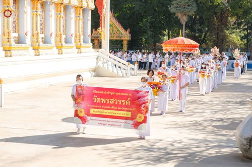 ภาพ No.71630:พระธรรมยาตรา ปฏิบัติศาสนกิจ ทำนุบำรุงศาสนสถาน, สวดธรรมจักร ,ปฏิบัติธรรม ร่วมกับชุมชน,นักเรียนเด็กดีวีสตาร์ และร่วมพิธีทอดผ้าป่าบำรุงศาสนสถาน ในโครงการธรรมยาตรากตัญญูบูชา มหาปูชนียาจารย์ พระมงคลเทพมุนี(สด จนฺทสโร) พระผู้ปราบมาร อนุสรณ์สถาน 7 แห่ง ปีที่ 11