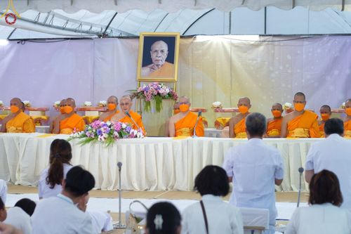 ภาพ No.69880:พิธีถวายภัตตาหารเป็นสังฆทาน แด่คณะพระธรรมยาตราฯ ในโครงการธรรมยาตราฯ ปีที่ 11 ณ อนุสรณ์สถานมหาวิหารพระมงคลเทพมุนี อ.สองพี่น้อง จ.สุพรรณบุรี วันที่ 9 มกราคม พ.ศ. 2566