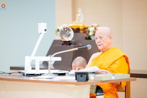 ภาพ No.335957:วันที่ 15 มิถุนายน พ.ศ.2569 หลวงพ่อทัตตชีโวเมตตาให้โอวาทแก่เจ้าอาวาสวัดศูนย์สาขาภายในประเทศ ณ วัดพระธรรมกาย