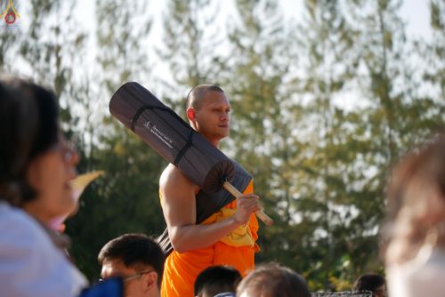 ภาพ No.290576:วันที่ 7 มกราคม พ.ศ. 2569 พิธีต้อนรับพระธรรมยาตรา ณ อนุสรณ์สถานลำดับที่ 2  สถานที่ตั้งมโนปณิธานบวชตลอดชีวิต อนุสรณ์สถานคลองบางนางแท่น (ภาพชุดที่ 2) อ.สามพราน จ.นครปฐม ในโครงการธรรมยาตรา กตัญญูบูชา มหาปูชนียาจารย์ พระมงคลเทพมุนี(สด จนฺทสโร) พระผู้ปราบมาร 