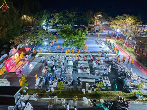 ภาพ No.69205:พิธีถวายภัตตาหารเป็นสังฆทาน แด่คณะพระธรรมยาตราฯ ในโครงการธรรมยาตราฯ ปีที่ 11 ณ อนุสรณ์สถานมหาวิหารพระมงคลเทพมุนี อ.สองพี่น้อง จ.สุพรรณบุรี วันที่ 4 และ 5 มกราคม พ.ศ. 2566