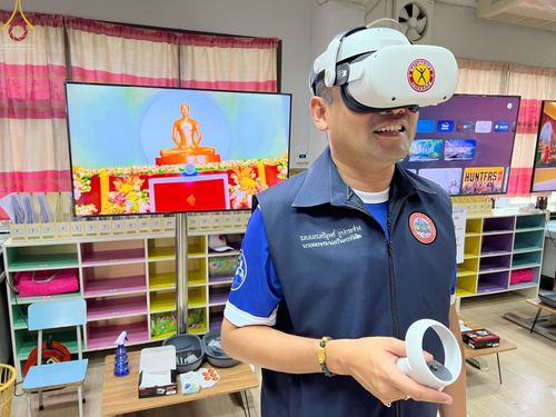 ภาพ No.71216:วัดพระธรรมกาย มูลนิธิธรรมกาย และคณะศิษยานุศิษย์ฯ ร่วมกับ อบต.คลองสาม และภาคีเครือข่ายฯ เปิดตัวสื่อนวัตกรรมพุทธประวัติผ่านแว่น VR สู่โลกเสมือนจริง - จัดแสดงนิทรรศการพลังความดี UG5 POWER เนื่องในงานวันเด็กแห่งชาติ ประจำปี พ.ศ.2566