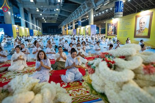 ภาพ No.90420:พิธีฉลองชัยสวดมนต์บทธัมมจักกัปปวัตตนสูตร 5,759,139,139 จบ เนื่องใน 139 ปี วันคล้ายวันเกิดด้วยรูปกายเนื้อ พระมงคลเทพมุนี (สด จนฺทสโร) พระผู้ปราบมาร วันอังคารที่ 10 ตุลาคม พ.ศ. 2566 ณ มหารัตนวิหารคด วัดพระธรรมกาย จ.ปทุมธานี