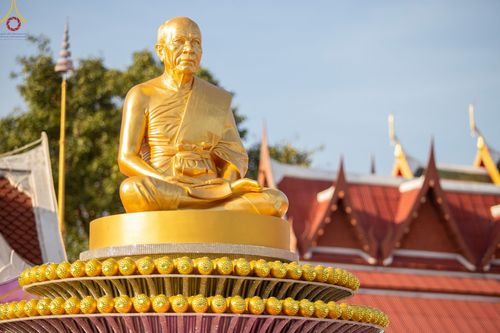 ภาพ No.73351:พิธีจุดประทีปถวายเป็นพุทธบูชา และบูชาธรรมมหาปูชนียาจารย์ ในโครงการธรรมยาตรากตัญญูบูชา มหาปูชนียาจารย์ พระมงคลเทพมุนี(สด จนฺทสโร) พระผู้ปราบมาร ปีที่ 11 ณ อนุสรณ์สถานลำดับที่ 4 สถานที่เกิดด้วยกายธรรม วัดโบสถ์ (บน) บางคูเวียง อ.บางกรวย จ.นนทบุรี วันที่ 21 