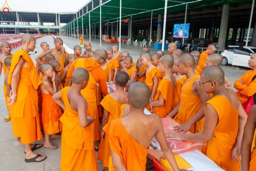 ภาพ No.322533:วันที่ 17 เมษายน พ.ศ.2569 การเรียงกล่องไทยธรรม เรียงน้ำดื่ม เรียงร่ม ณ ลานธรรมพระมหาธรรมกายเจดีย์ เพื่องานถวายมหาสังฆทาน 40,000 กว่าวัดทั่วประเทศ วันคุ้มครองโลก 22 เมษายน พ.ศ.2569 วัดพระธรรมกาย