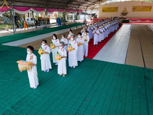 ภาพ No.65468:พิธีขอขมามอบผ้าไตร นาคธรรมทายาท ในโครงการอุปสมบทบูชาธรรม มหาปูชนียาจารย์ประจำปี 2565 ณ ศูนย์อบรมเยาวชนผาสุกวนิช จ.ราชบุรี วันที่ 19 พฤศจิกายน พ.ศ. 2565