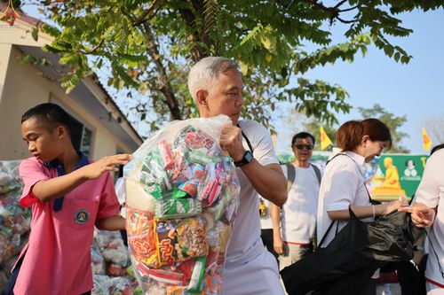 ภาพ No.297750:วันที่ 18 มกราคม พ.ศ. 2569 พิธีตักบาตรพระธรรมยาตรา ณ วัดโบสถ์บน ต.บางคูเวียง จ.นนทบุรี อนุสรณ์สถานลำดับที่ 4 สถานที่เกิดด้วยกายธรรม ในโครงการธรรมยาตรา กตัญญูบูชา มหาปูชนียาจารย์ พระมงคลเทพมุนี(สด จนฺทสโร) พระผู้ปราบมาร อนุสรณ์สถาน 7 แห่ง ปีที่ 14