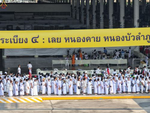 ภาพ No.323918:วันที่ 22 เมษายน พ.ศ.2569 (วันคุ้มครองโลก) พิธีถวายมหาสังฆทาน 40,000 กว่าวัดทั่วประเทศ ณ ลานธรรม พระมหาธรรมกายเจดีย์ วัดพระธรรมกาย