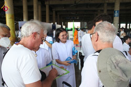 ภาพ No.312005:วันอังคารที่ 3 มีนาคม พ.ศ.2569 พิธีเวียนประทักษิณและจุดมาฆประทีป ณ ลานธรรมพระมหาธรรมกายเจดีย์ วัดพระธรรมกาย