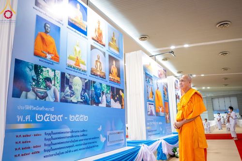 ภาพ No.90610:พิธีบำเพ็ญกุศลสวดพระอภิธรรม อุบาสกถาวร พรหมถาวร (อุบาสกผู้ปั้นพระ) วันอาทิตย์ที่ 15 ตุลาคม พ.ศ. 2566 ณ ห้องแก้วสารพัดนึก 1 สภาธรรมกายสากล วัดพระธรรมกาย จ.ปทุมธานี