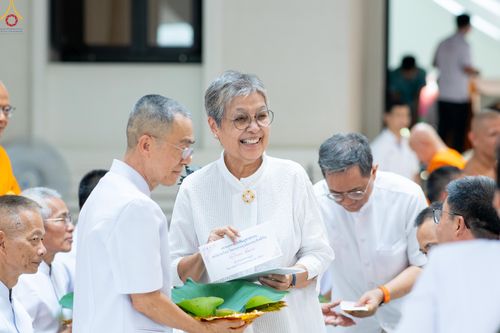 ภาพ No.330121:วันที่ 30 พฤษภาคม พ.ศ.2569 พิธีตัดปอยผมและปลงผม อุบาสกอุปสมบทอุทิศชีวิต 11 ท่าน ณ โบสถ์พระไตรปิฎก วัดพระธรรมกาย จังหวัดปทุมธานี