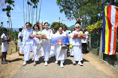 ภาพ No.284304:วันที่ 28 ตุลาคม พ.ศ.2568 กฐินสมทบต่างประเทศ โดยคณะศิษยานุศิษย์ บูชาธรรม 81 ปี หลวงพ่อธัมมชโย ณ วัดศรีสุคตาราม บาลังโกด้า ศรีลังกา