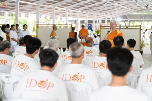 ภาพ No.338236:วันอาทิตย์ที่ 5 กรกฎาคม พศ.2569 พิธีตัดปอยผมธรรมทายาทนานาชาติ IDOP รุ่นที่ 21 จากประเทศจีน มาเลเซีย สิงคโปร์ และไต้หวัน ณ โถงช้าง วัดพระธรรมกาย