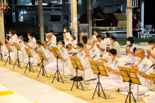 ภาพ No.105993:พิธีถวายภัตตาหารเป็นสังฆทาน แด่คณะพระธรรมยาตราฯ ในโครงการธรรมยาตรากตัญญูบูชา มหาปูชนียาจารย์ พระมงคลเทพมุนี(สด จนฺทสโร) พระผู้ปราบมาร อนุสรณ์สถาน 7 แห่ง ปีที่ 12 วันที่ 3 มกราคม พ.ศ. 2567 ณ อนุสรณ์สถานโลตัสแลนด์ จ.สุพรรณบุรี