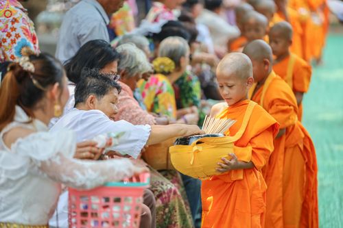 ภาพ No.317990:วันพฤหัสบดีที่ 2 เมษายน พ.ศ.2569 พิธีปลงผม , พิธีขอขมามอบบาตรและผ้าไตร , พิธีบรรพชาสามเณร จำนวน 28 รูป   ณ วัดโซกเป็ดอภิญญาโณ ต.เมืองเก่า อ.เมือง จ.สุโขทัย