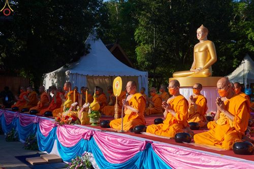 ภาพ No.68335:พิธีตักบาตร ณ พระมหาเจดีย์บรมพุทโธ ประเทศอินโดนีเซีย วันที่ 18 ธันวาคม พ.ศ. 2565