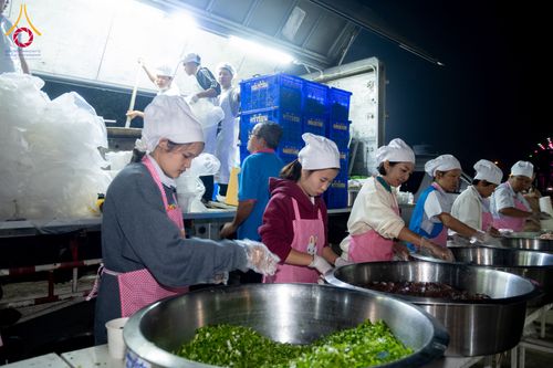 ภาพ No.293671:วันที่ 14 มกราคม พ.ศ. 2569  พิธีถวายภัตตาหารเป็นสังฆทาน แด่พระธรรมยาตรา  ณ วัดสองพี่น้อง ต.ต้นตาล อ.สองพี่น้อง จ.สุพรรณบุรี  ในโครงการธรรมยาตรา กตัญญูบูชา มหาปูชนียาจารย์  พระมงคลเทพมุนี(สด จนฺทสโร) พระผู้ปราบมาร  อนุสรณ์สถาน 7 แห่ง ปีที่ 14