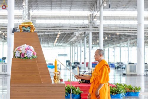 ภาพ No.63861:พิธีขอขมาและมอบผ้าไตรแด่นาคธรรมทายาท โครงการอุปสมบทบูชาธรรมมหาปูชนียาจารย์ วันอาทิตย์ที่ 20 พฤศจิกายน พ.ศ. 2565