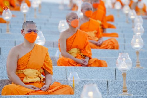 ภาพ No.81738:พิธีจุดวิสาขประทีปและเวียนประทักษิณ เนื่องในวันวิสาขบูชา วันเสาร์ที่ 3 มิถุนายน 2566 ณ ลานธรรมพระมหาธรรมกายเจดีย์ วัดพระธรรมกาย จ.ปทุมธานี