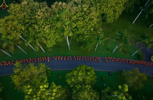 ภาพ No.68570:พระภิกษุสามเณรธรรมทายาท ปฎิบัติธรรม ณ มหาเจดีย์บรมพุทโธ ประเทศอินโดนีเซีย วันที่ 26 ธันวาคม พ.ศ. 2565