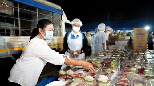 ภาพ No.71124:พิธีถวายภัตตาหารเป็นสังฆทาน แด่คณะพระธรรมยาตราฯ ในโครงการธรรมยาตราฯ ปีที่ 11 ณ อนุสรณ์สถานคลองบางนางแท่น อ.สามพราน จ.นครปฐม วันที่ 14 มกราคม พ.ศ. 2566