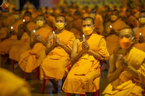 ภาพ No.68590:พิธีสวดมนต์ข้ามปี วันที่ 31 ธันวาคม พ.ศ. 2565 ณ มหารัตนวิหารคด วัดพระธรรมกาย จ.ปทุมธานี