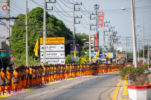 ภาพ No.105617:พิธีต้อนรับพระธรรมยาตรา ในโครงการธรรมยาตรากตัญญูบูชา มหาปูชนียาจารย์ พระมงคลเทพมุนี(สด จนฺทสโร) พระผู้ปราบมาร อนุสรณ์สถาน 7 แห่ง ปีที่ 12 วันที่ 3 มกราคม พ.ศ. 2567 ณ อนุสรณ์สถานโลตัสแลนด์ จ.สุพรรณบุรี