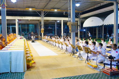 ภาพ No.71402:พิธีถวายภัตตาหารเป็นสังฆทาน แด่คณะพระธรรมยาตราฯ ในโครงการธรรมยาตรากตัญญูบูชา มหาปูชนียาจารย์ พระมงคลเทพมุนี(สด จนฺทสโร) พระผู้ปราบมาร อนุสรณ์สถาน 7 แห่ง ปีที่ 11 วันที่ 16 มกราคม พ.ศ. 2566