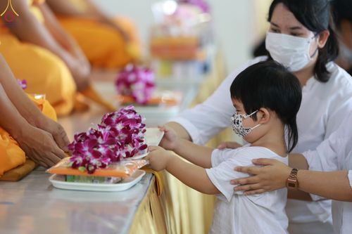 ภาพ No.65124:พิธีบูชาข้าวพระ และสาธุชนปฏิบัติธรรมร่วมกัน ในวันอาทิตย์ต้นเดือนที่ 4 ธันวาคม พ.ศ. 2565 ณ วัดพระธรรมกาย จ.ปทุมธานี