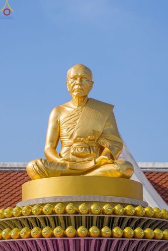 ภาพ No.73206:พิธีจุดประทีปถวายเป็นพุทธบูชา และบูชาธรรมมหาปูชนียาจารย์ ในโครงการธรรมยาตรากตัญญูบูชา มหาปูชนียาจารย์ พระมงคลเทพมุนี(สด จนฺทสโร) พระผู้ปราบมาร ปีที่ 11 ณ อนุสรณ์สถานลำดับที่ 4 สถานที่เกิดด้วยกายธรรม วัดโบสถ์ (บน) บางคูเวียง อ.บางกรวย จ.นนทบุรี วันที่ 21 