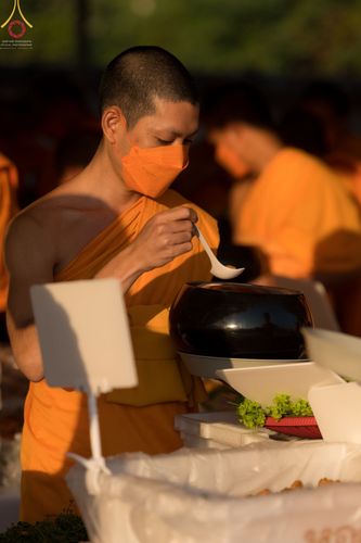 ภาพ No.72510:พิธีถวายภัตตาหารเป็นสังฆทาน แด่คณะพระธรรมยาตราฯ ในโครงการธรรมยาตรากตัญญูบูชา มหาปูชนียาจารย์ พระมงคลเทพมุนี(สด จนฺทสโร) พระผู้ปราบมาร อนุสรณ์สถาน 7 แห่ง ปีที่ 11 วันที่ 19 มกราคม พ.ศ. 2566