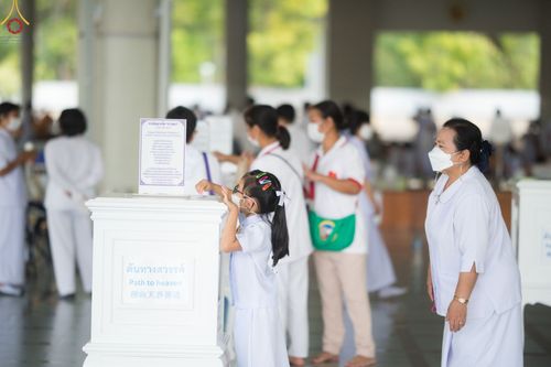 ภาพ No.75407:พิธีสวดพระพุทธมนต์และถวายภัตตาหารเป็นสังฆทาน เนื่องในวันมหาปูชนียาจารย์ วันที่ 3 กุมภาพันธ์ พ.ศ. 2565 ณ วัดพระธรรมกาย อ.คลองหลวง จ.ปทุมธานี