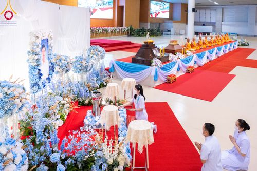 ภาพ No.90816:พิธีบำเพ็ญกุศลสวดพระอภิธรรม  อุบาสกถาวร พรหมถาวร (อุบาสกผู้ปั้นพระ) คืนที่ 4 วันอังคารที่ 17 ตุลาคม พ.ศ. 2566 ณ ห้องแก้วสารพัดนึก 1 สภาธรรมกายสากล วัดพระธรรมกาย จ.ปทุมธานี