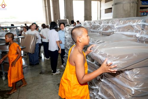 ภาพ No.322255:วันที่ 14 เมษายน พ.ศ.2569 การเตรียมแผ่นรองนั่ง เพื่องานถวายมหาสังฆทาน 40,000 กว่าวัดทั่วประเทศ วันคุ้มครองโลก 22 เมษายน พ.ศ.2569 วัดพระธรรมกาย