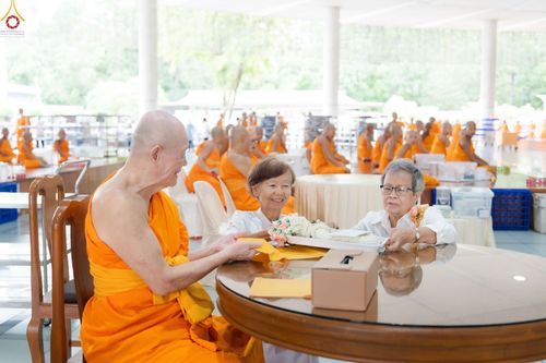 ภาพ No.348162:วันที่ 10 กันยายน พ.ศ.2569 พิธีสวดพระพุทธมนต์ และถวายภัตตาหารเป็นสังฆทาน เนื่องในวันครบ 26 ปี วันคล้ายละสังขาร คุณยายอาจารย์มหารัตนอุบาสิกาจันทร์ ขนนกยูง ณ หอฉันคุณยายอาจารย์ฯ วัดพระธรรมกาย