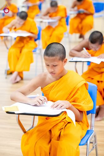 ภาพ No.208891:พระบาทสมเด็จพระเจ้าอยู่หัวทรงพระกรุณาโปรดเกล้าฯ พระราชทานภัตตาหารพระราชทาน แด่พระภิกษุ สามเณร ในการสอบบาลีสนามหลวง ณ วัดพระธรรมกาย วันที่ 22 กุมภาพันธ์ พ.ศ. 2568 ณ วัดพระธรรมกาย อำเภอคลองหลวง จังหวัดปทุมธานี