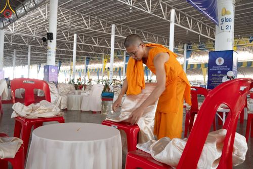 ภาพ No.59747:V.39 ทุ่มสุดใจ ธรรมชัย 80 ปี การเตรียมงาน การปฏิบัติงาน ของเจ้าหน้าที่หน่วยงานต่างๆ เพื่อพิธีฉลองอายุวัฒนมงคล 80 ปี หลวงพ่อธัมมชโย และรับถวายมหาสังฆทาน 10,000 กว่าวัดทั่วประเทศ ในวันคุ้มครองโลก จันทร์ที่ 22 เมษายน พ.ศ. 2567