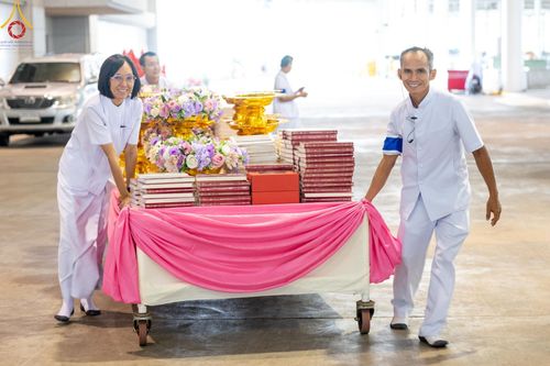 ภาพ No.138908:พิธีถวายกองทุนสนับสนุน การสร้างพระไตรปิฎกฉบับธรรมชัย และอนุรักษ์คัมภีร์ใบลาน น้อมบูชาธรรมหลวงพ่อธัมมชโย 80 ปี ณ ห้องแก้วสารพัดนึก 2 วัดพระธรรมกาย วันเสาร์ที่ 1 มิถุนายน พศ. 2567